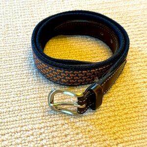 Vineyard Vines men’s size 30 canvas whale belt